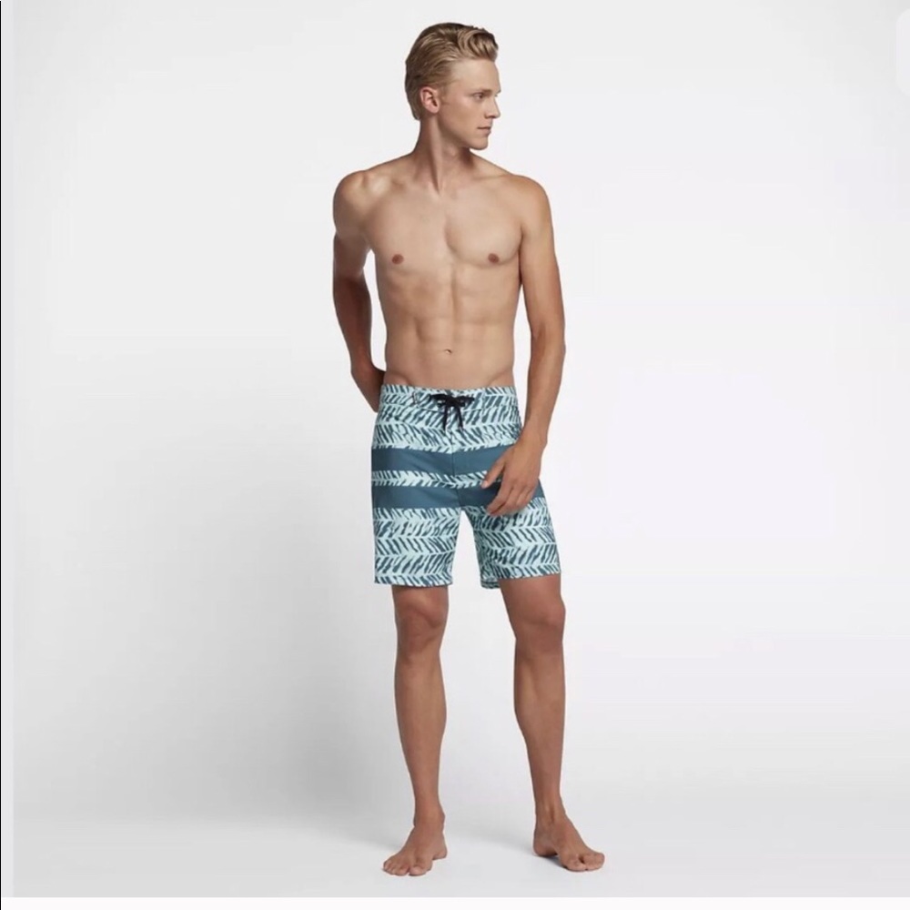 Hurley Phantom Blackball Kai 18" Board Shorts M. - Picture 2 of 7